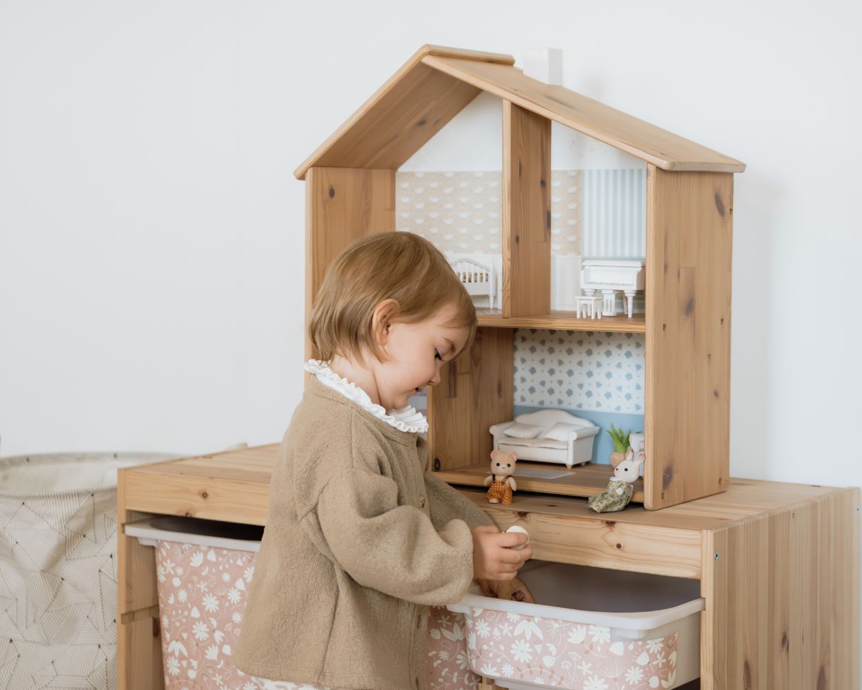 Glücklich spielen mit dem IKEA Puppenhaus Glücklich spielen mit dem IKEA Puppenhaus