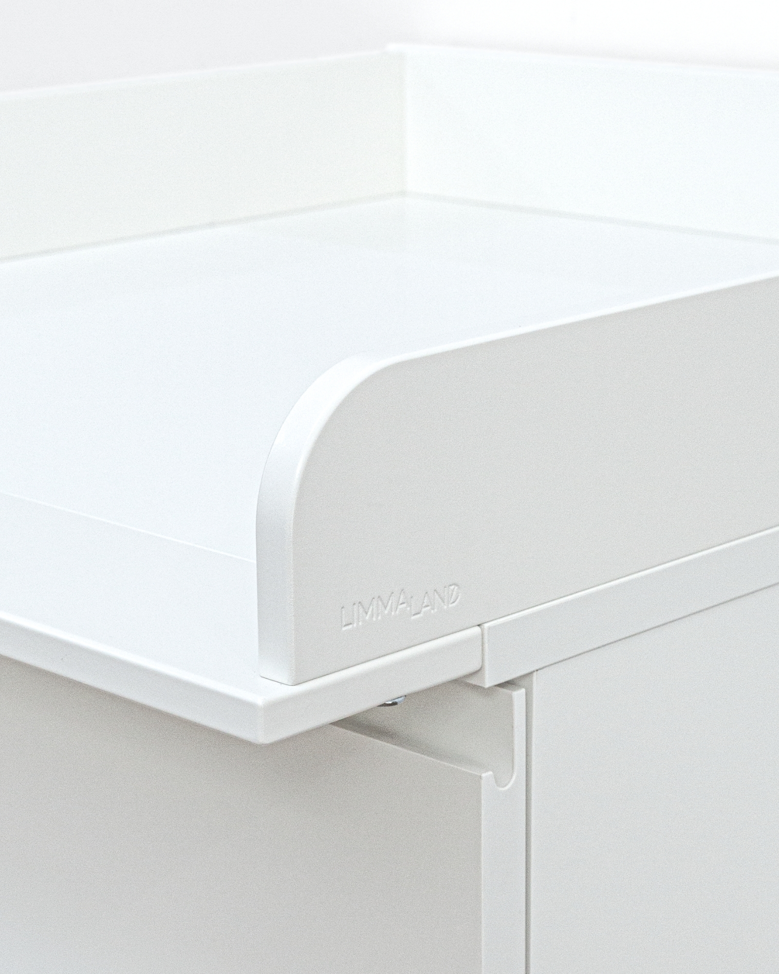 kinderbett-aufbewahrung, bettbord, weißer schrank, einrichtung, holzfurniert