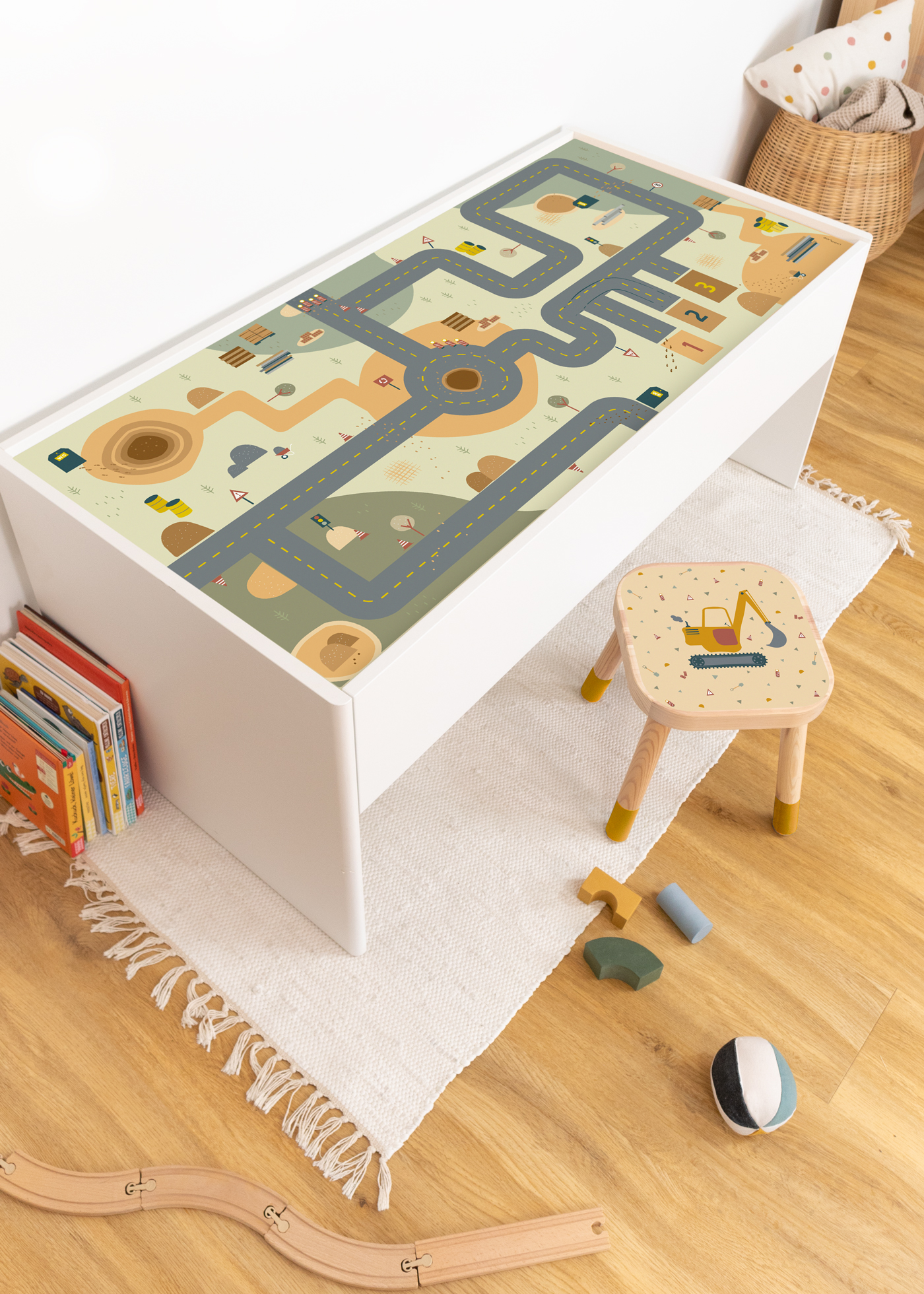 IKEA Spieltisch mit Baustellenmotiv Selbstklebende Spielstraße Folie für IKEA Spieltisch anbringen
