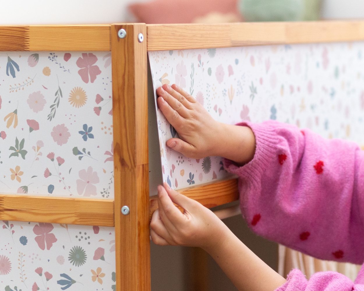 Passgenaue Klebefolie für das KURA Hochbett Passgenaue Klebefolie für das KURA Hochbett