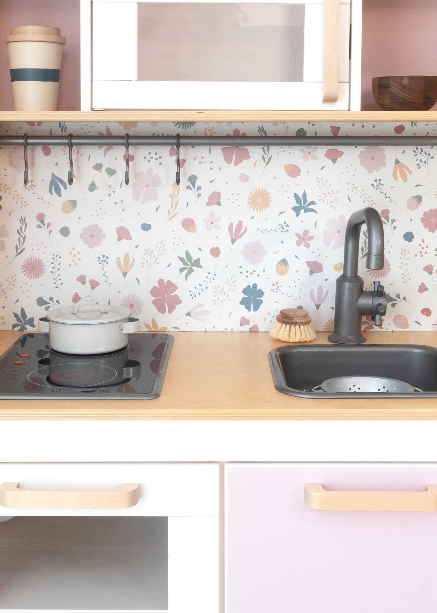 Dekorative Klebefolie für Kinderküchen Rosa lexibel einsetzbare Folie für kreative und kinderfreundliche Küchenoptik. Rosa