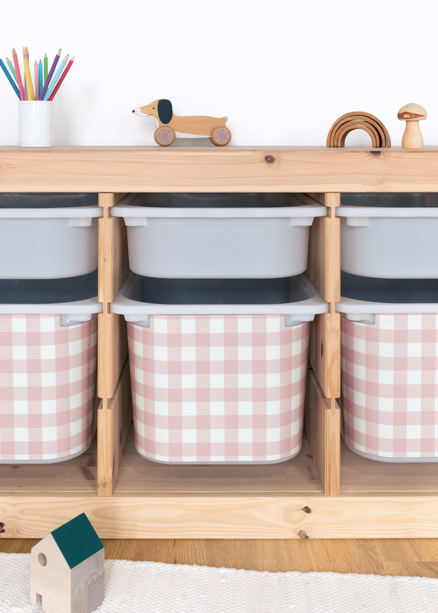 Farbenfrohes Karomuster für IKEA TROFAST Boxen, selbstklebend Stylisches Karomuster auf IKEA TROFAST Boxen auftragen