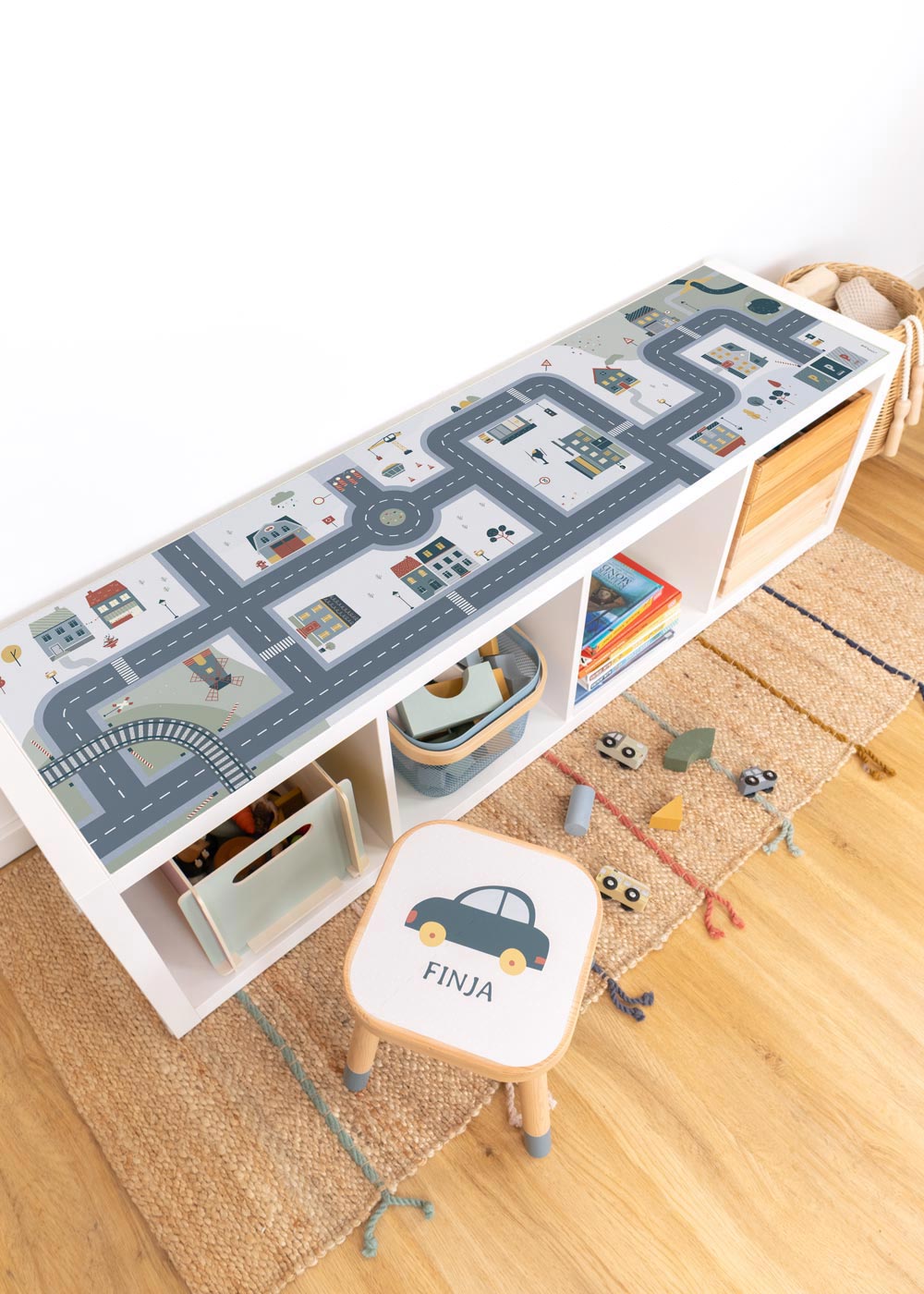 Ikea Kallax mit Klebefolie mit Spielstraße Motiv von Limmaland verschönern