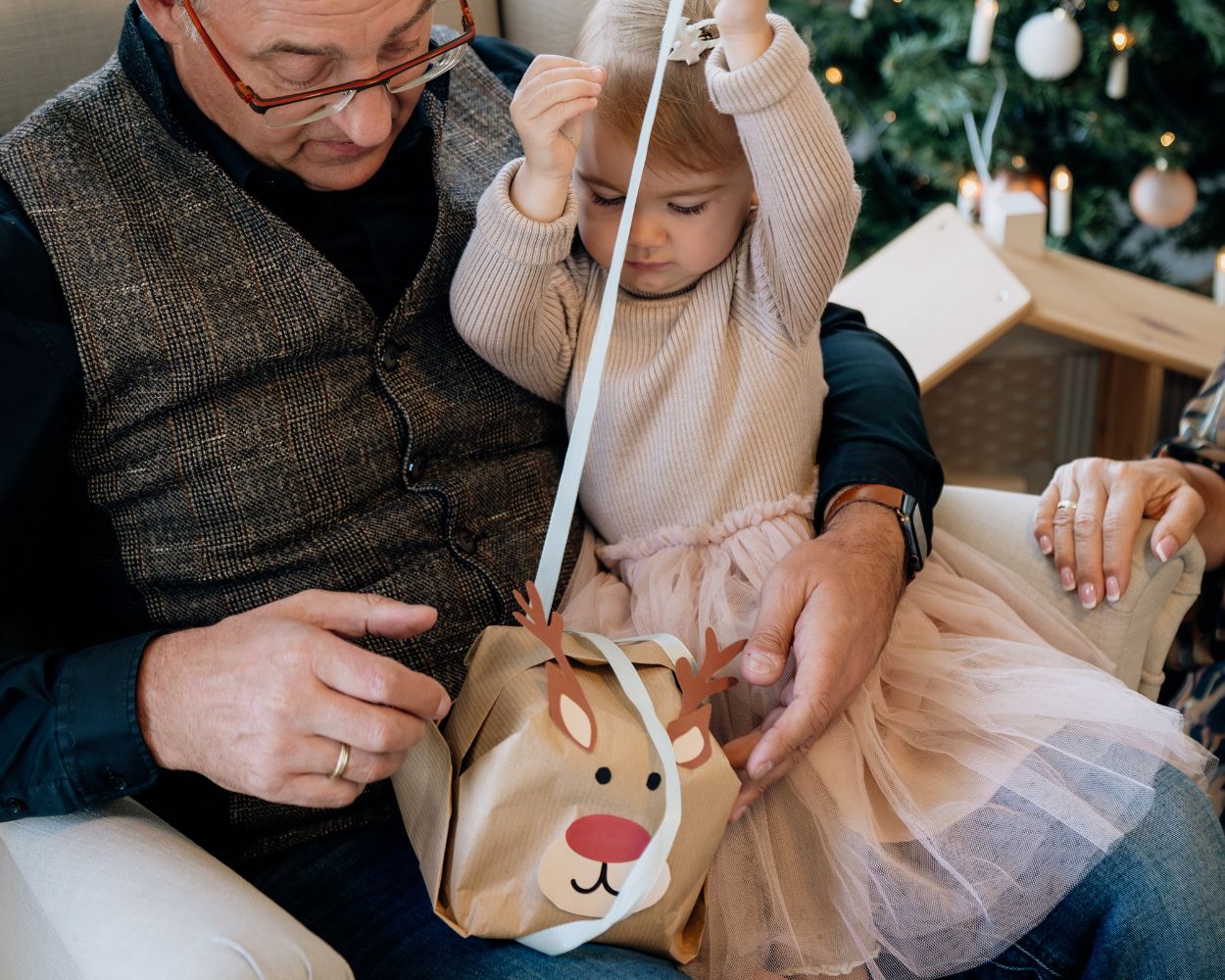 Weihnachtsgeschenke auspacken