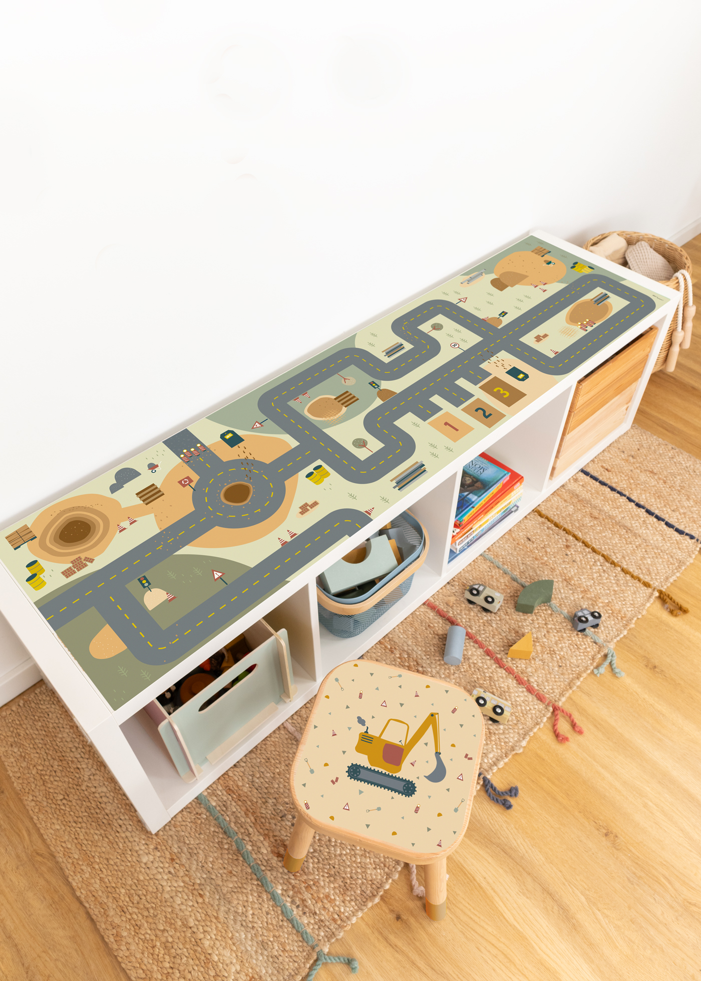 Spieltisch Folie mit Baustellenmotiv anbringen Spielstraße Klebefolie für IKEA Spieltisch verwenden