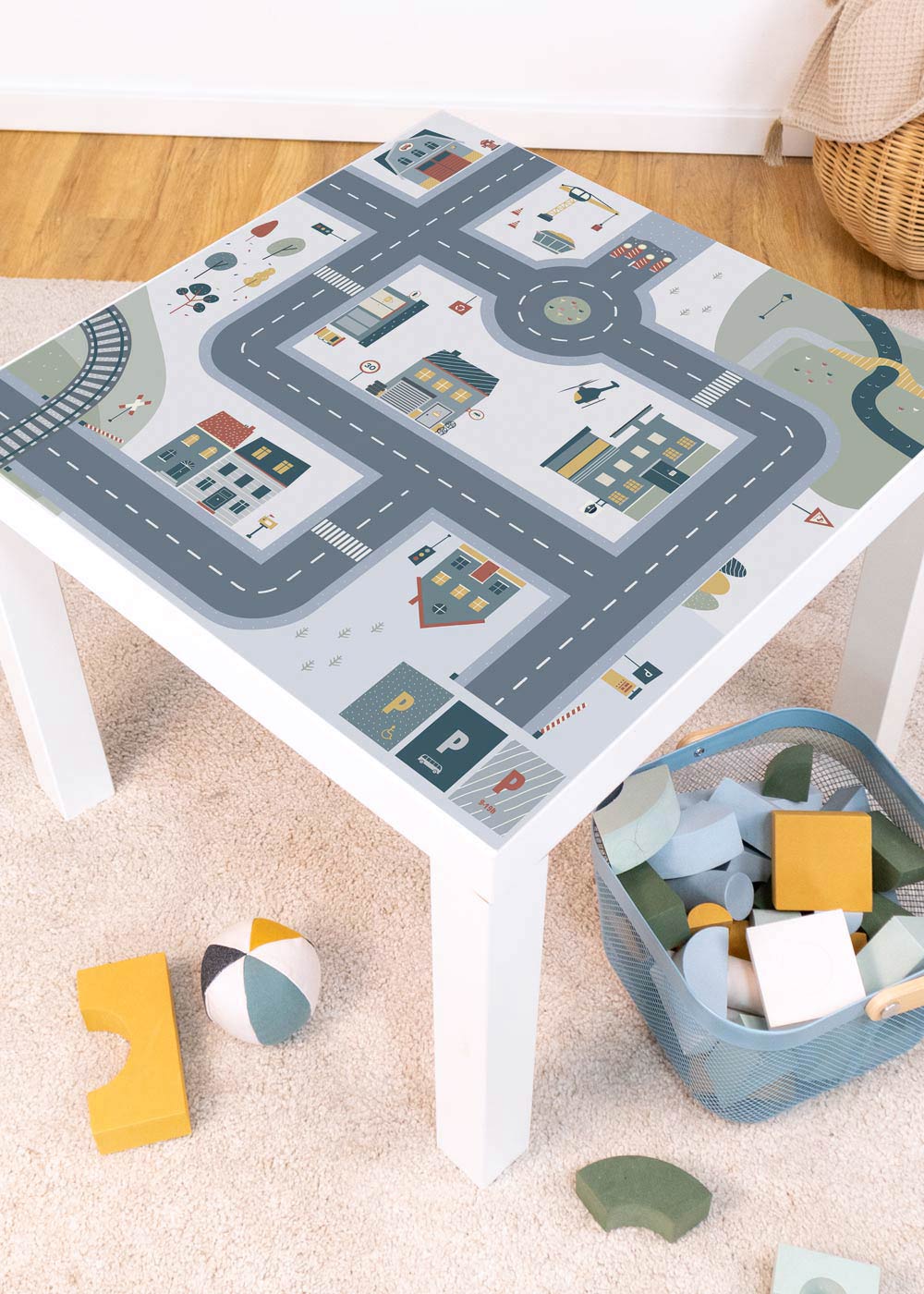 Ikea Lack Tisch mit Klebefolie mit Spielstraße Motiv von Limmaland verschönern