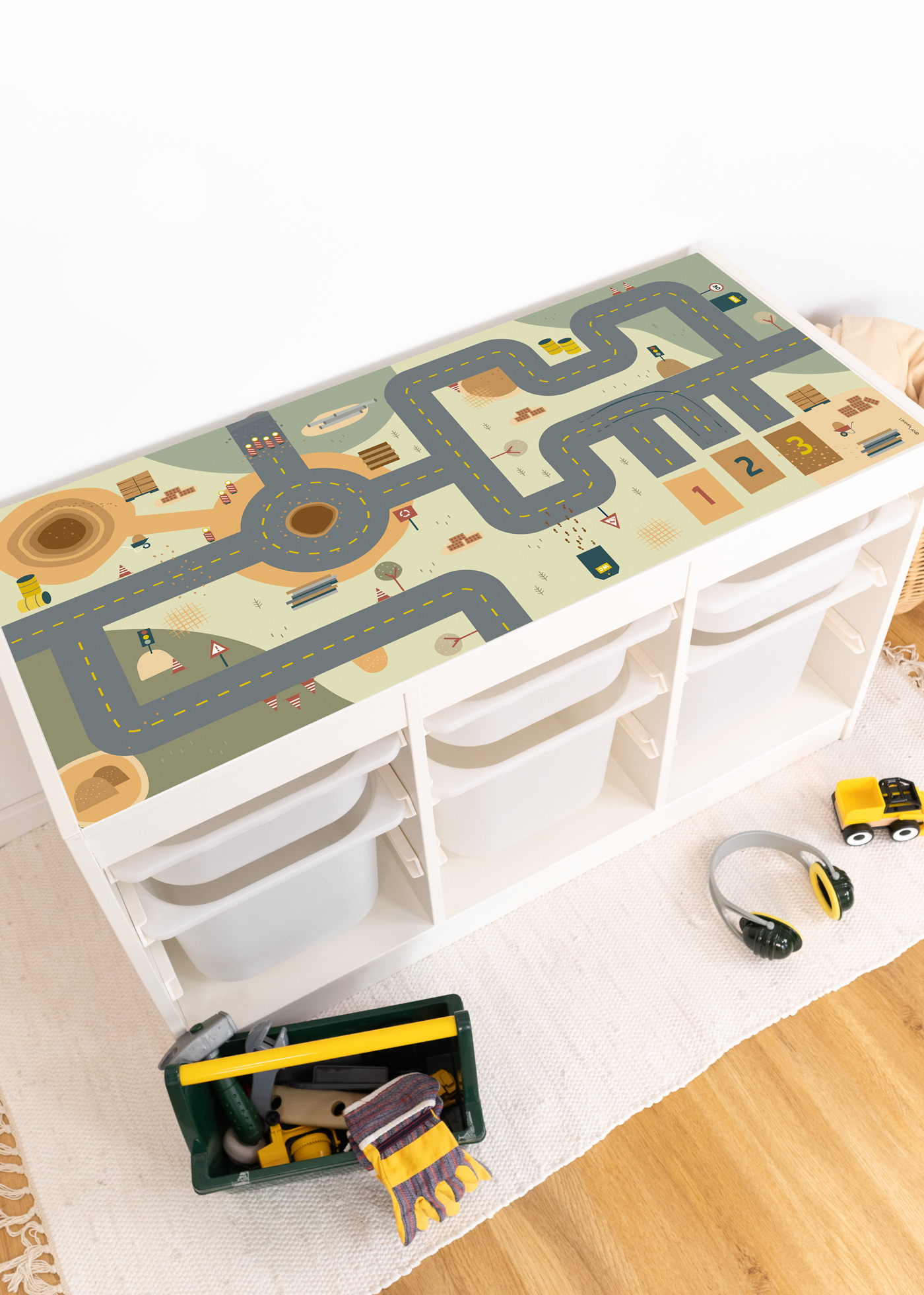 IKEA Spieltisch mit spaßigem Baustellenmotiv Spieltisch mit strahlendem Baustellenmotiv bekleben