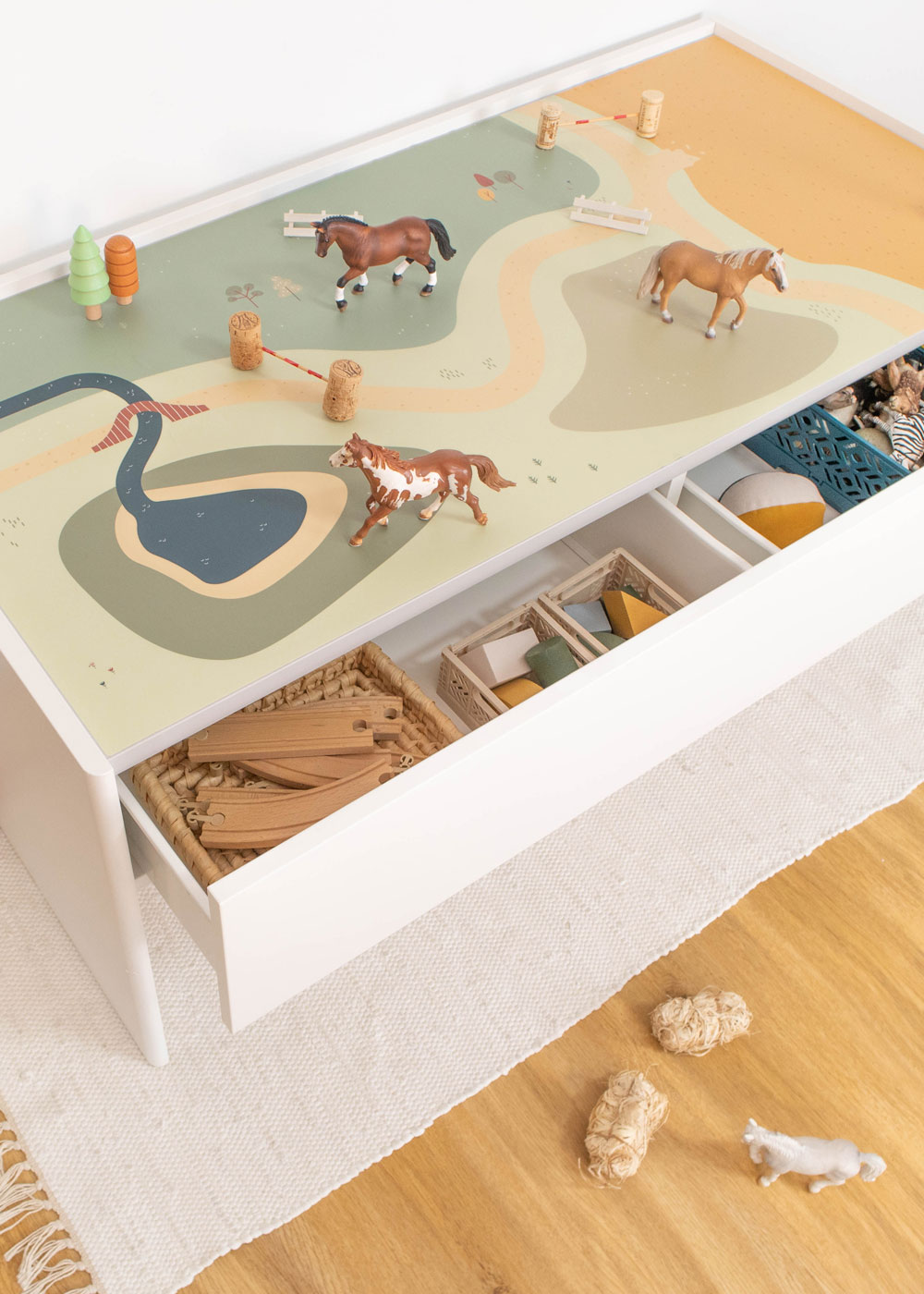 Klebefolie für Ikea Dundra Kinderzimmer Tisch mit Wiese-Motiv Klebefolie für Ikea Dundra Kinderzimmer Tisch mit Wiese-Motiv