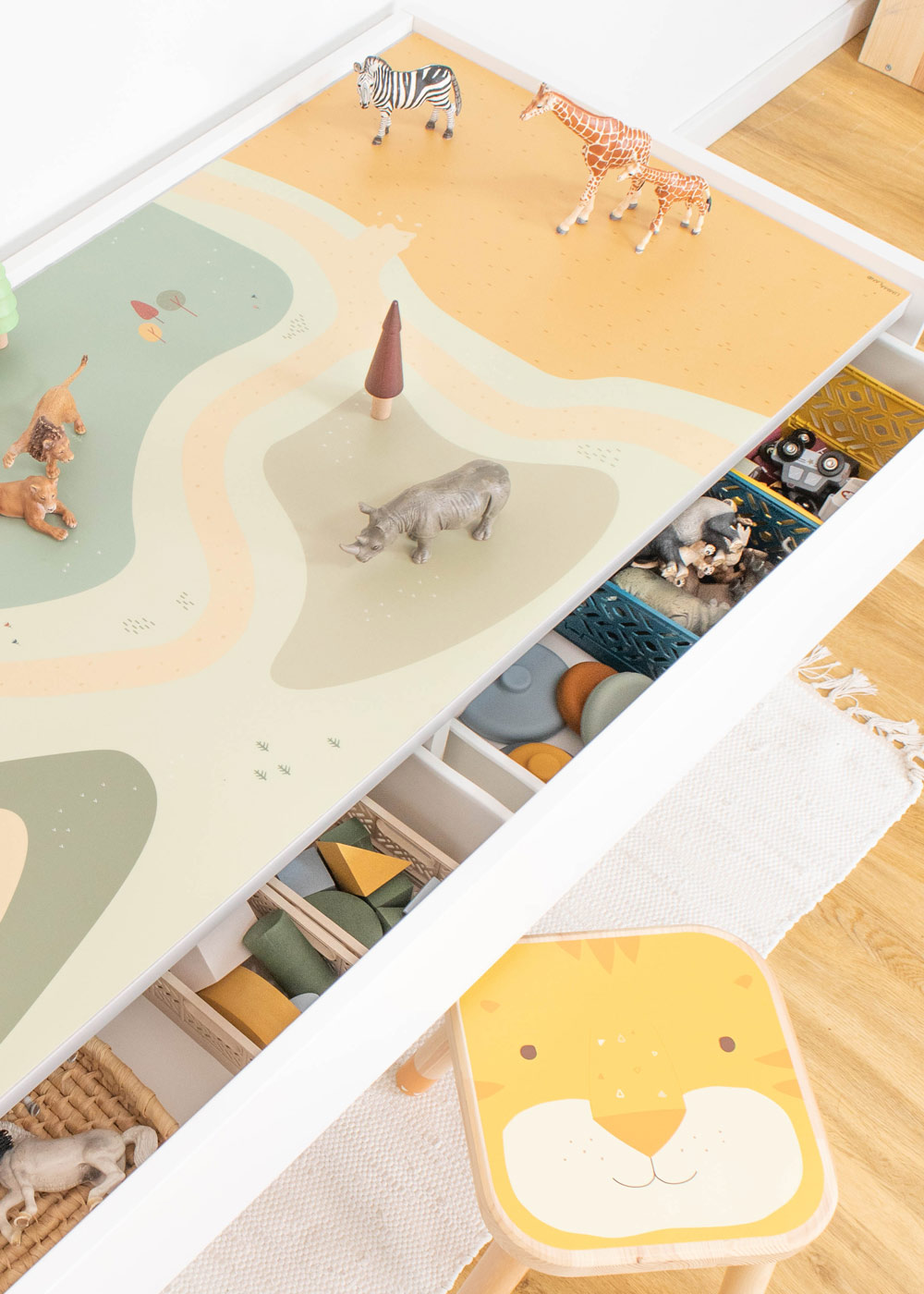 Klebefolie für Ikea Dundra Kinderzimmer Tisch mit Wiese-Motiv Klebefolie für Ikea Dundra Kinderzimmer Tisch mit Wiese-Motiv