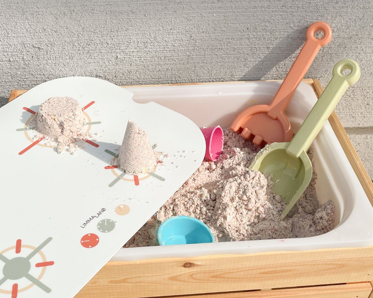 Faire soi-même du sable magique - Recette DIY pour des jeux créatifs