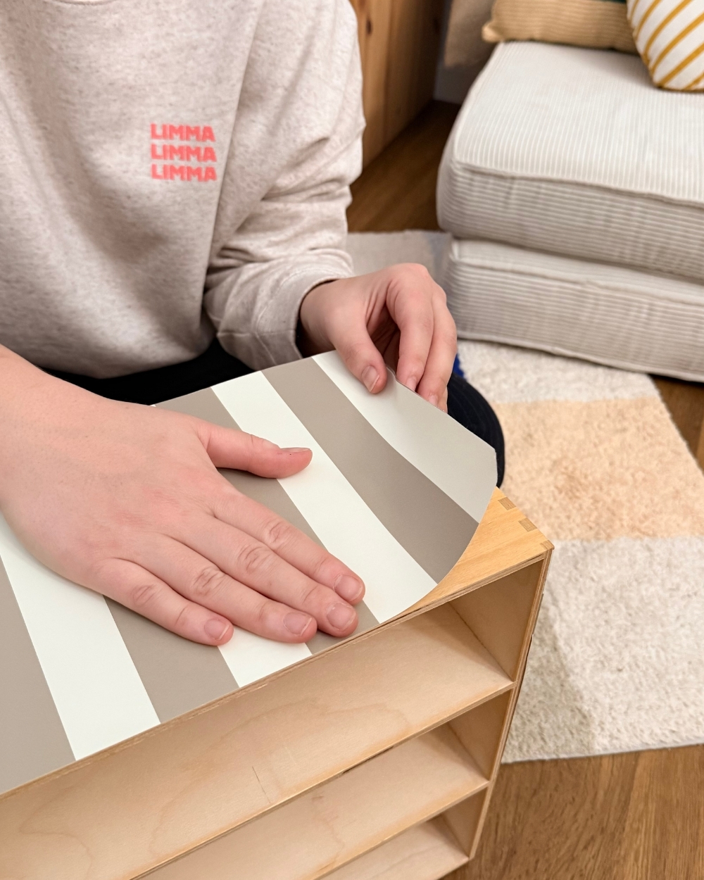 IKEA Hack Bücheraufbewahrung mit der Moppe Kiste