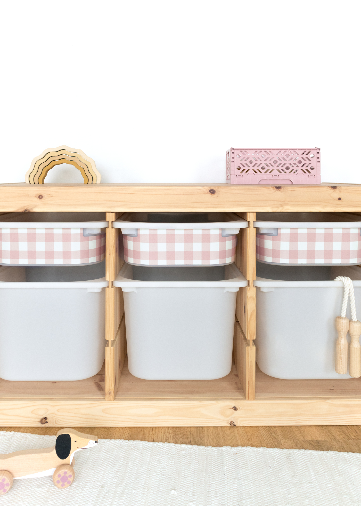 Karomuster für IKEA TROFAST Boxen im Kinderzimmer Schöne Klebefolie mit Karomuster für IKEA TROFAST Boxen im Kinderzimmer verwenden