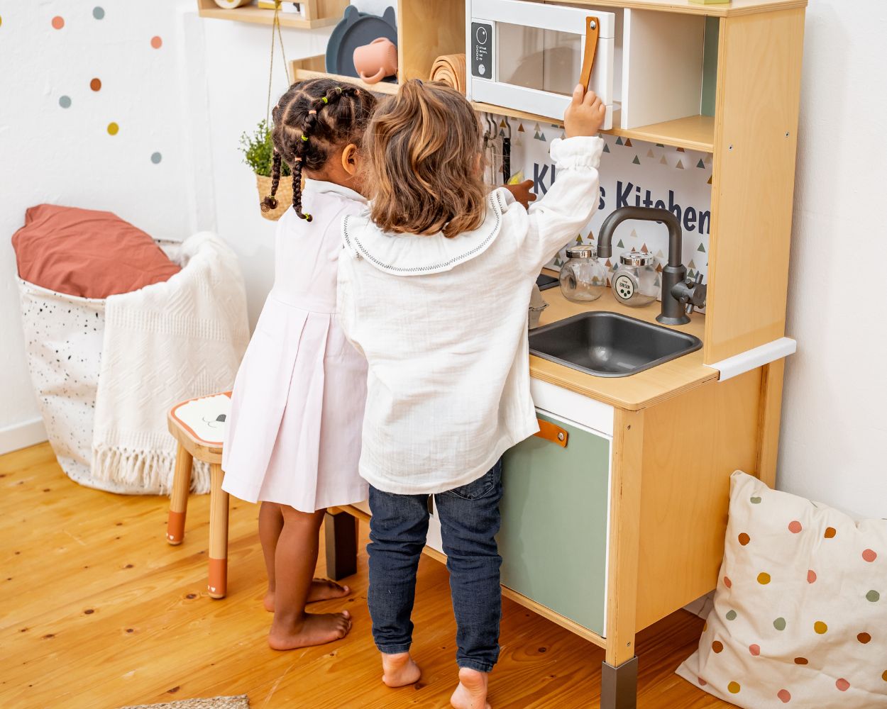 Die passenden Möbel für das Kinderzimmer deiner Mädchen finden