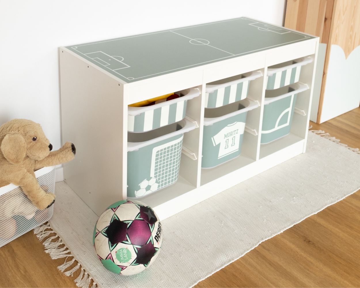 Kinderzimmer Junge einrichten: Fußball Gestalte deinen eigenes Regal mit unseren Fußballklebefolien für dein Kinderzimmer Jungs