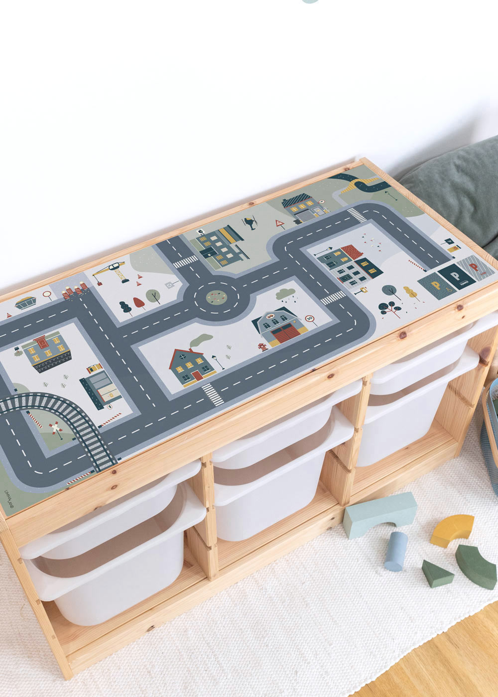 Ikea Trofast Regal mit Klebefolie mit Spielstraße Motiv von Limmaland verschönern