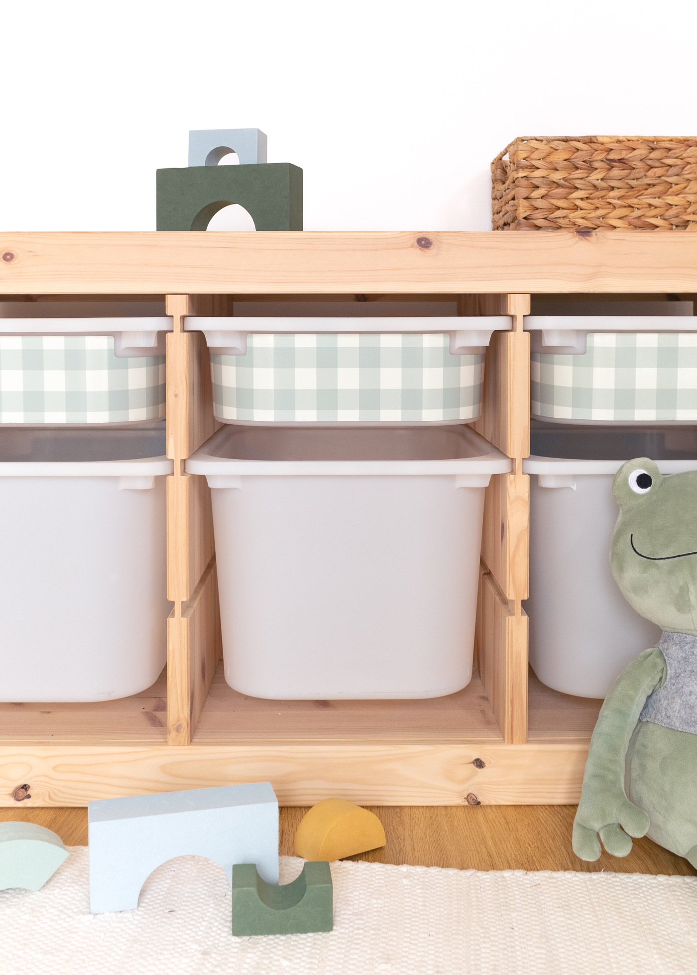 Bunte Karomuster Klebefolie für IKEA TROFAST Boxen Bunte Klebefolie mit Karomuster für IKEA TROFAST Boxen verschönern