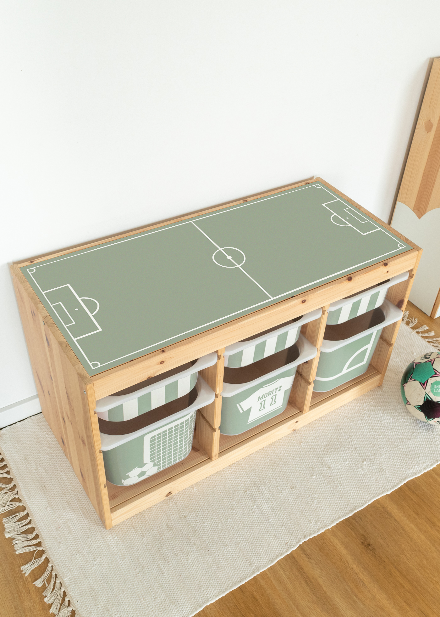 Ikea Trofast Klebefolie als Fußball Deko für dein Fußball Kinderzimmer als Fußballzimmer Deko mit Fußballmotiven passend für die Fußball EM