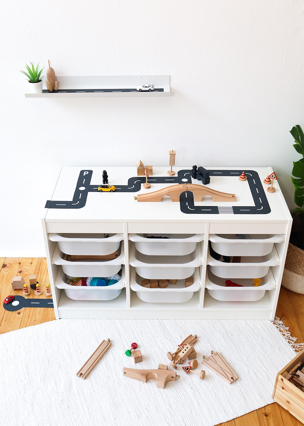 DIY Ikea Spieltisch Smastraat Vollansicht vorne DIY Ikea Spieltisch Smastraat Vollansicht vorne