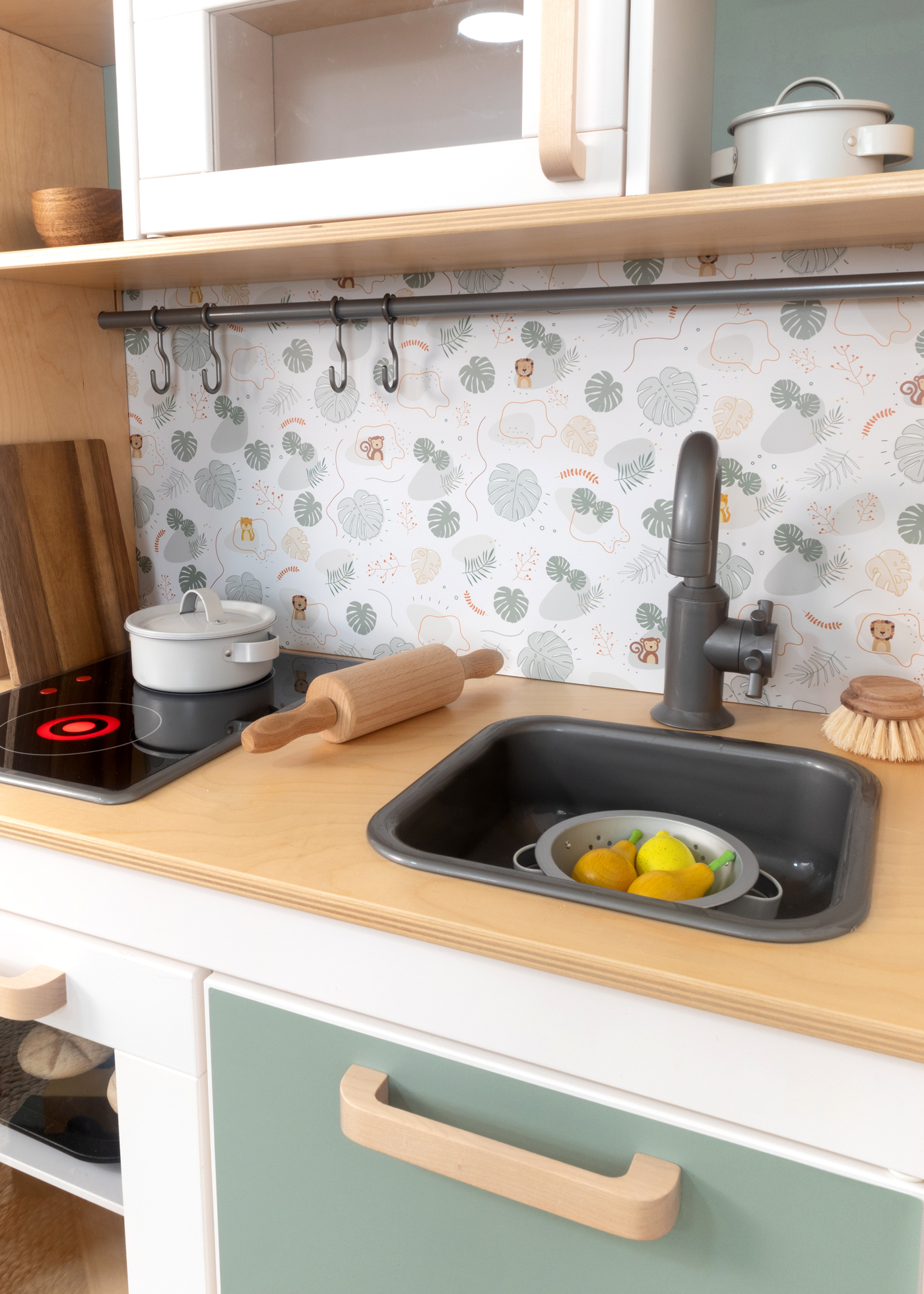 Klebefolie mit niedlichen Tiermotiven, passend für IKEA KURA.