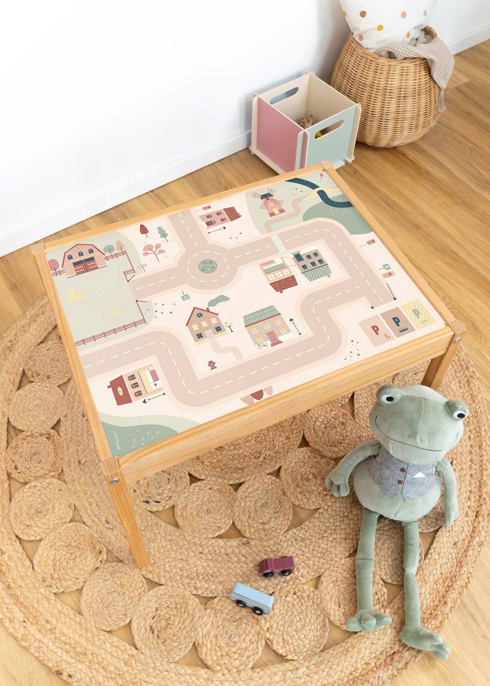 Ikea Lätt Kindertisch mit Klebefolie Spielstraße Ikea Lätt Kindertisch mit Klebefolie Spielstraße