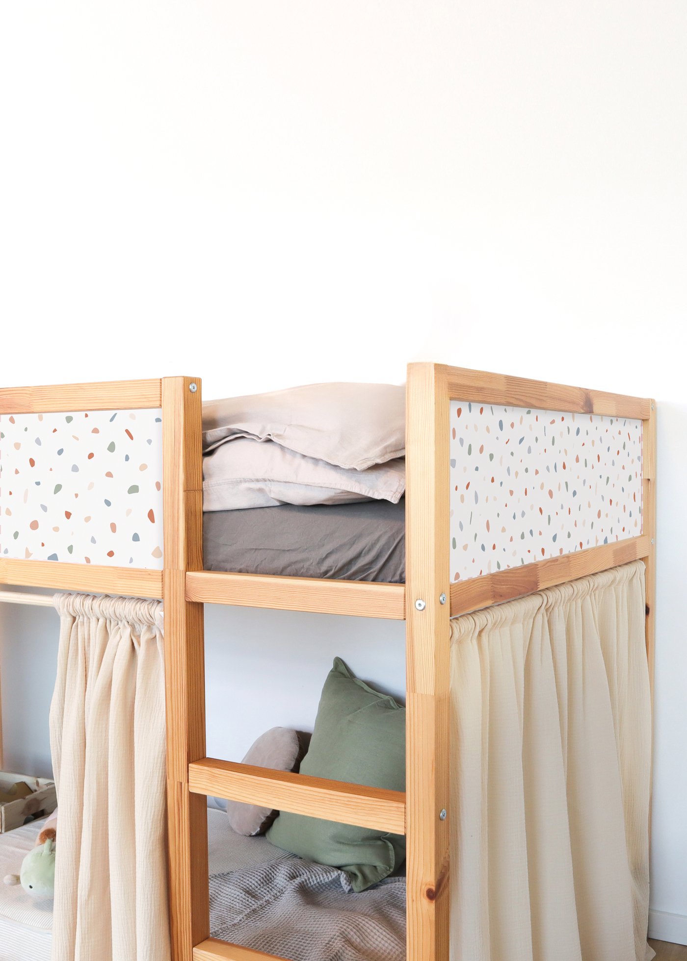 Film adhésif pour lit IKEA KURA - set de 2 pièces Film adhésif pour lit IKEA KURA - set de 2 pièces