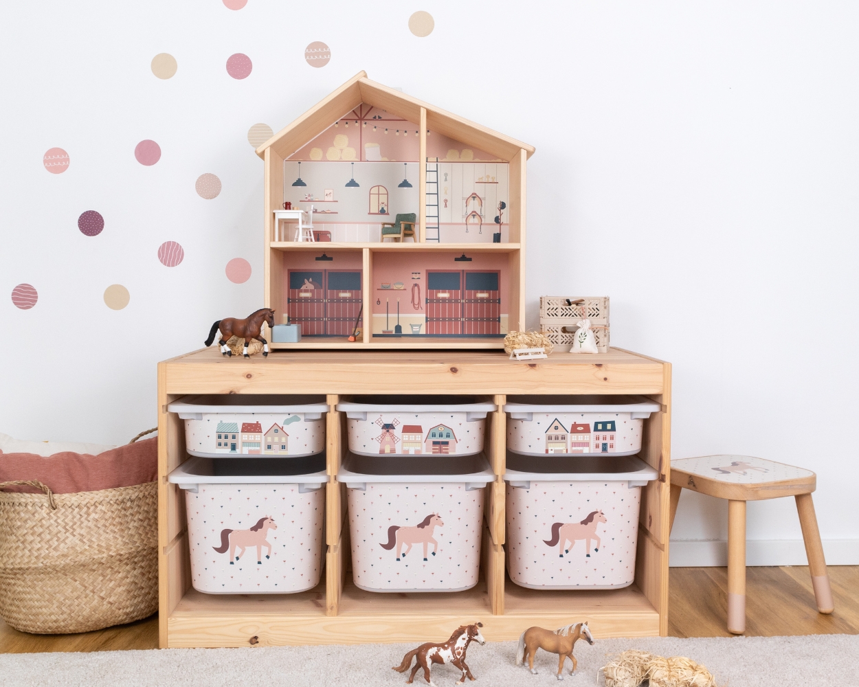 Kinderzimmer Pferde mit Tiermotiven gestalten mit passenden Klebefolien für das Ikea Flisat Puppenhaus oder Ikea Trofast Regal Kinderzimmer Pferde mit Tiermotiven gestalten mit passenden Klebefolien für das Ikea Flisat Puppenhaus oder Ikea Trofast Regal