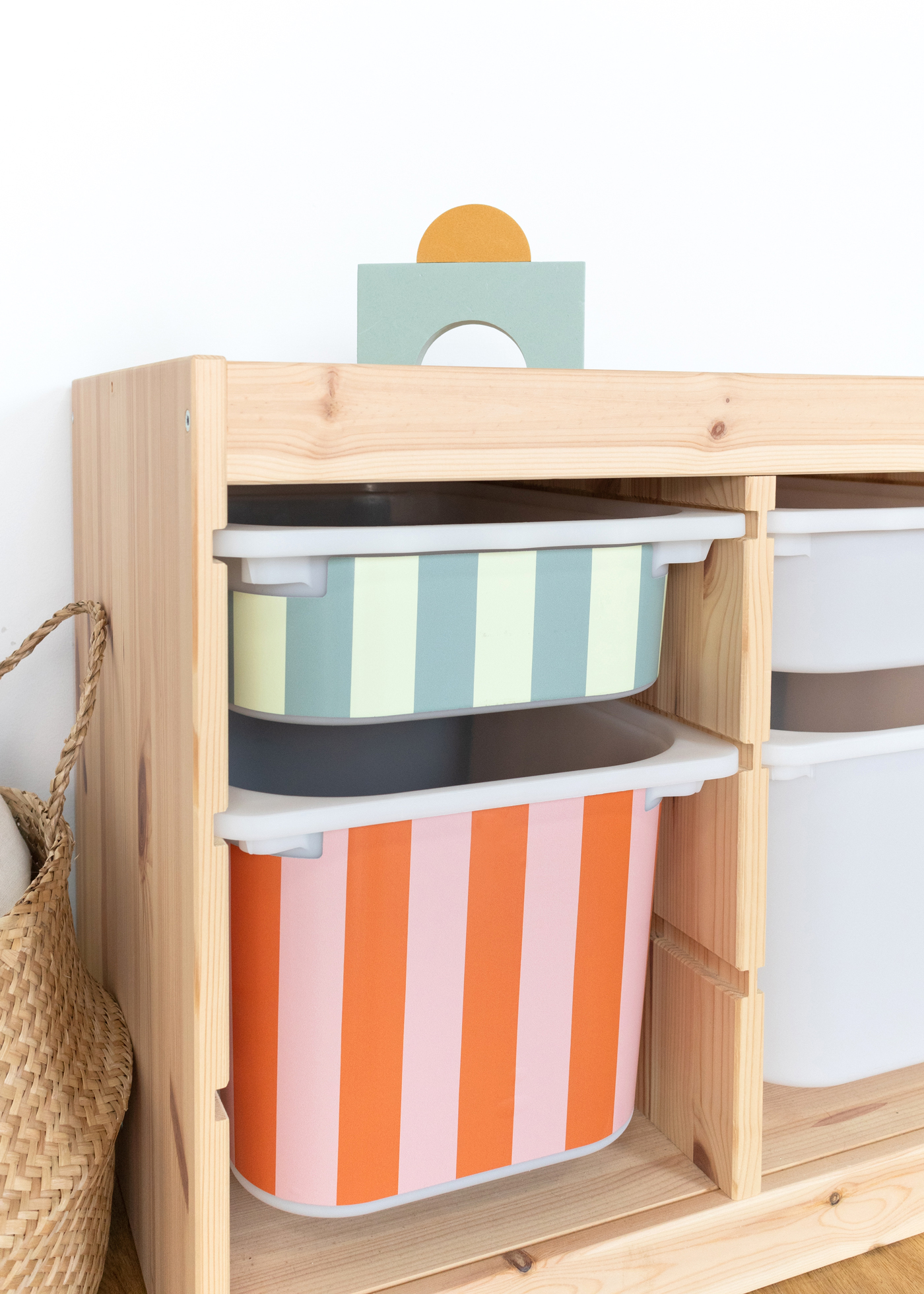 Klebefolie in bunten Farben für das IKEA TROFAST Bunte Klebefolie mit Streifenmuster für IKEA TROFAST Boxen