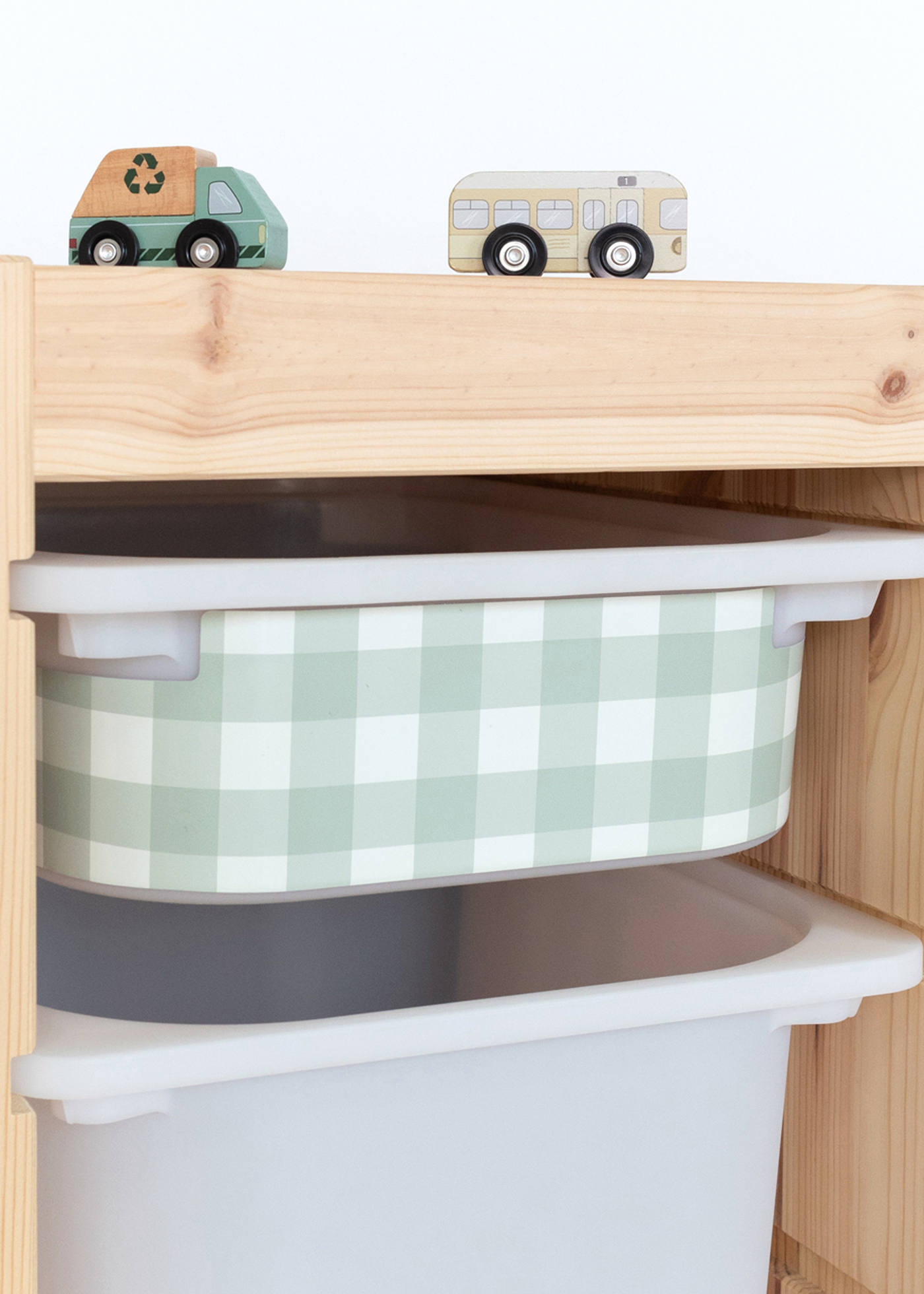 IKEA TROFAST Boxen mit wieder ablösbarem Karomuster IKEA TROFAST Boxen mit wieder ablösbarem Karomuster dekorieren