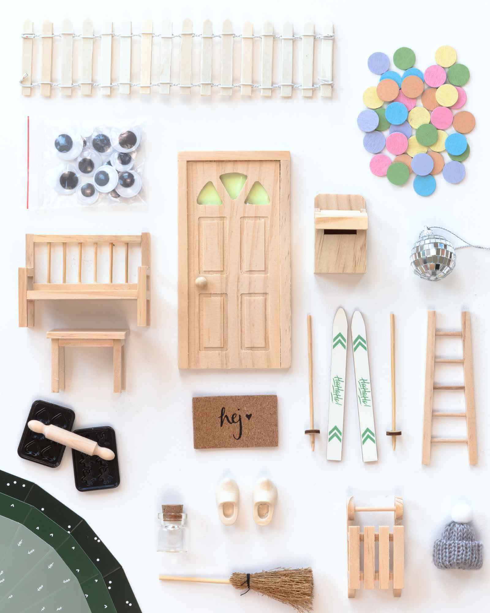 Holzspielzeug, Miniaturmöbel, Wintergarten-Set, Skischuhe, Schwemmholz, Deko-Karten