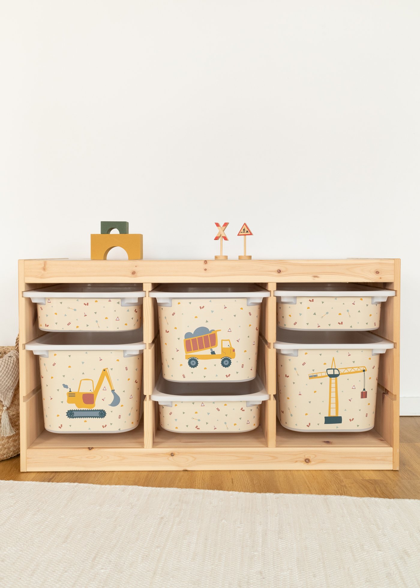 Kinder-Aufbewahrung Kran im TROFAST Regal Kinder-Aufbewahrung mit Kran im IKEA TROFAST Regal.