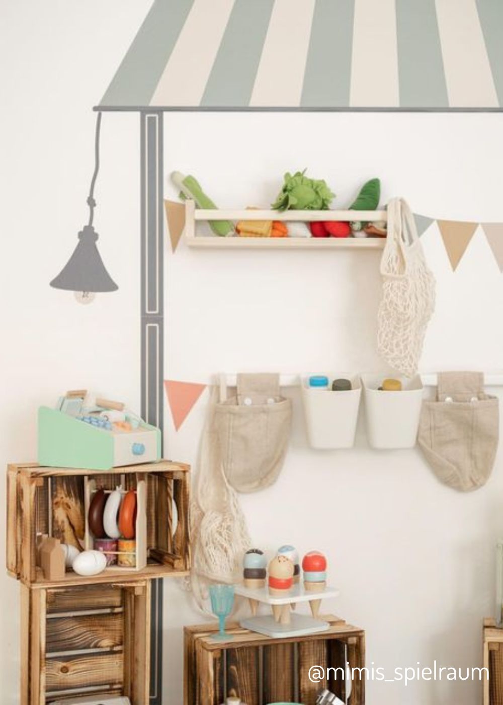 Kaufladen als Wandgestaltung im Kinderzimmer