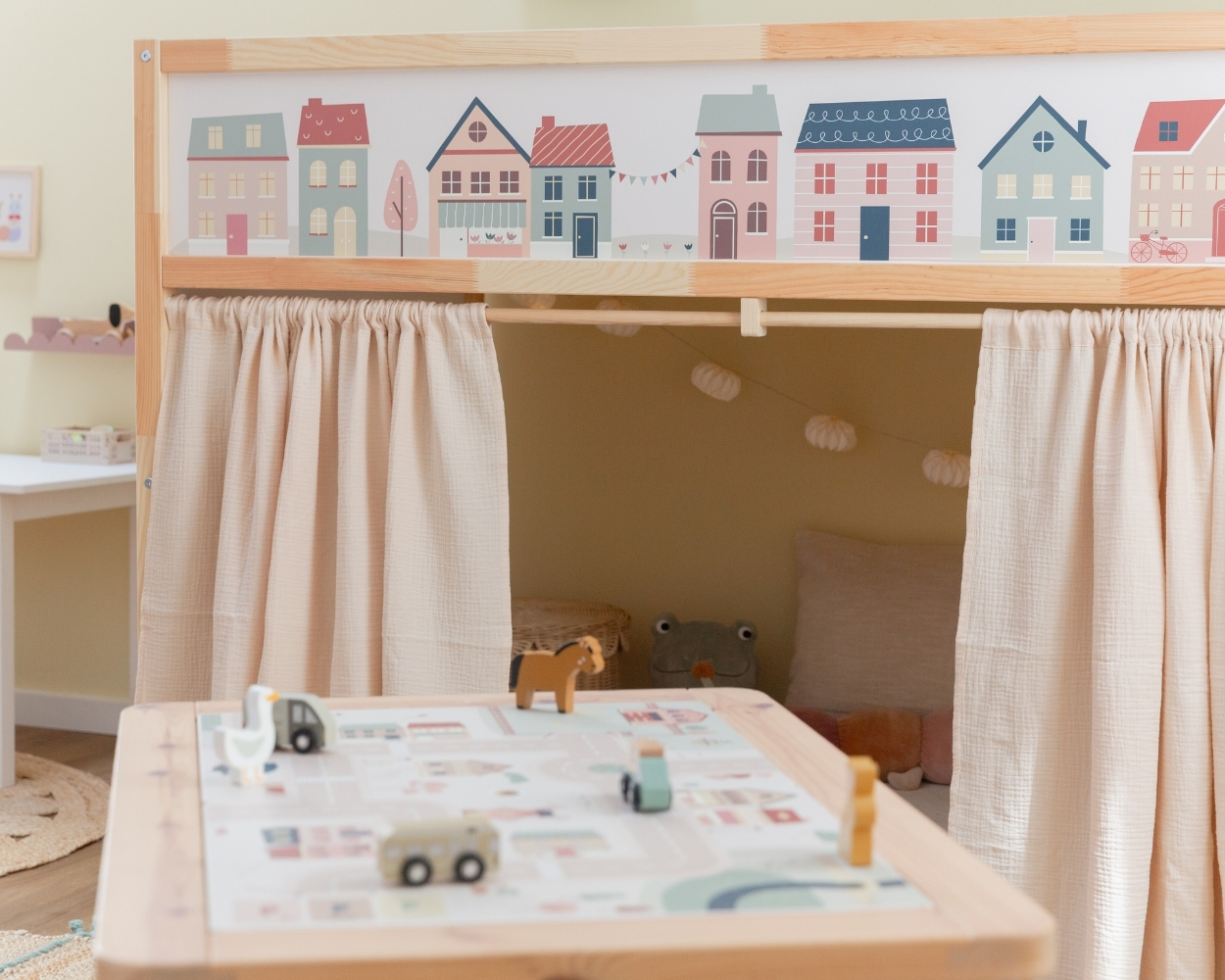 Kinderbett, Kojenhaus, Vorhänge, Holzspielzeug, Spielzeug