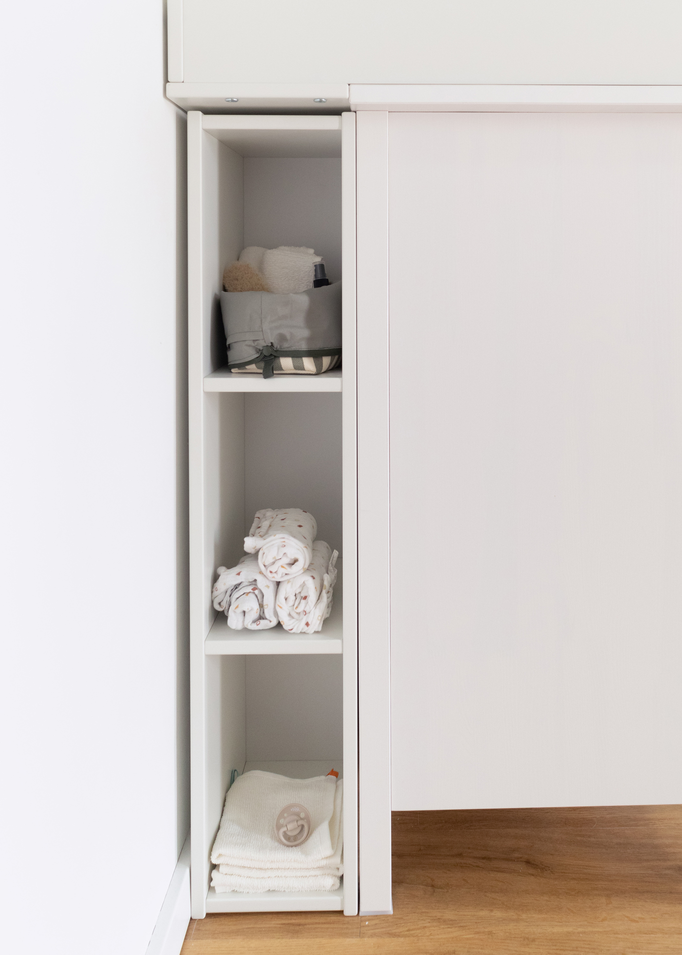 Regal zum Wickelaufsatz für die IKEA HEMNES Regal zum Wickelaufsatz für die IKEA HEMNES