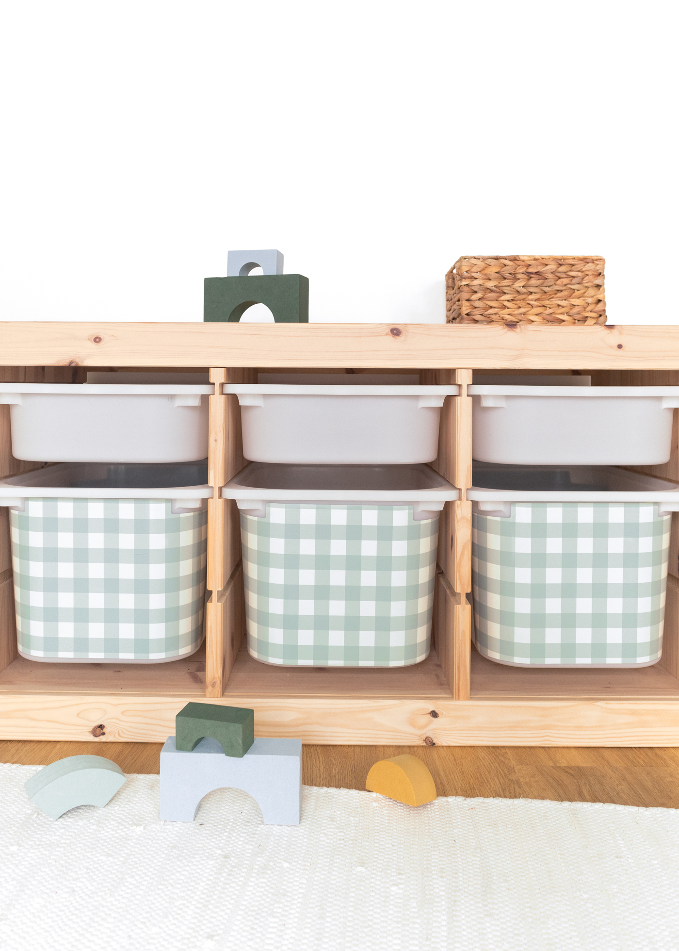 IKEA TROFAST Boxen mit modernem Karomuster Sommerliches Karomuster auf IKEA TROFAST Boxen