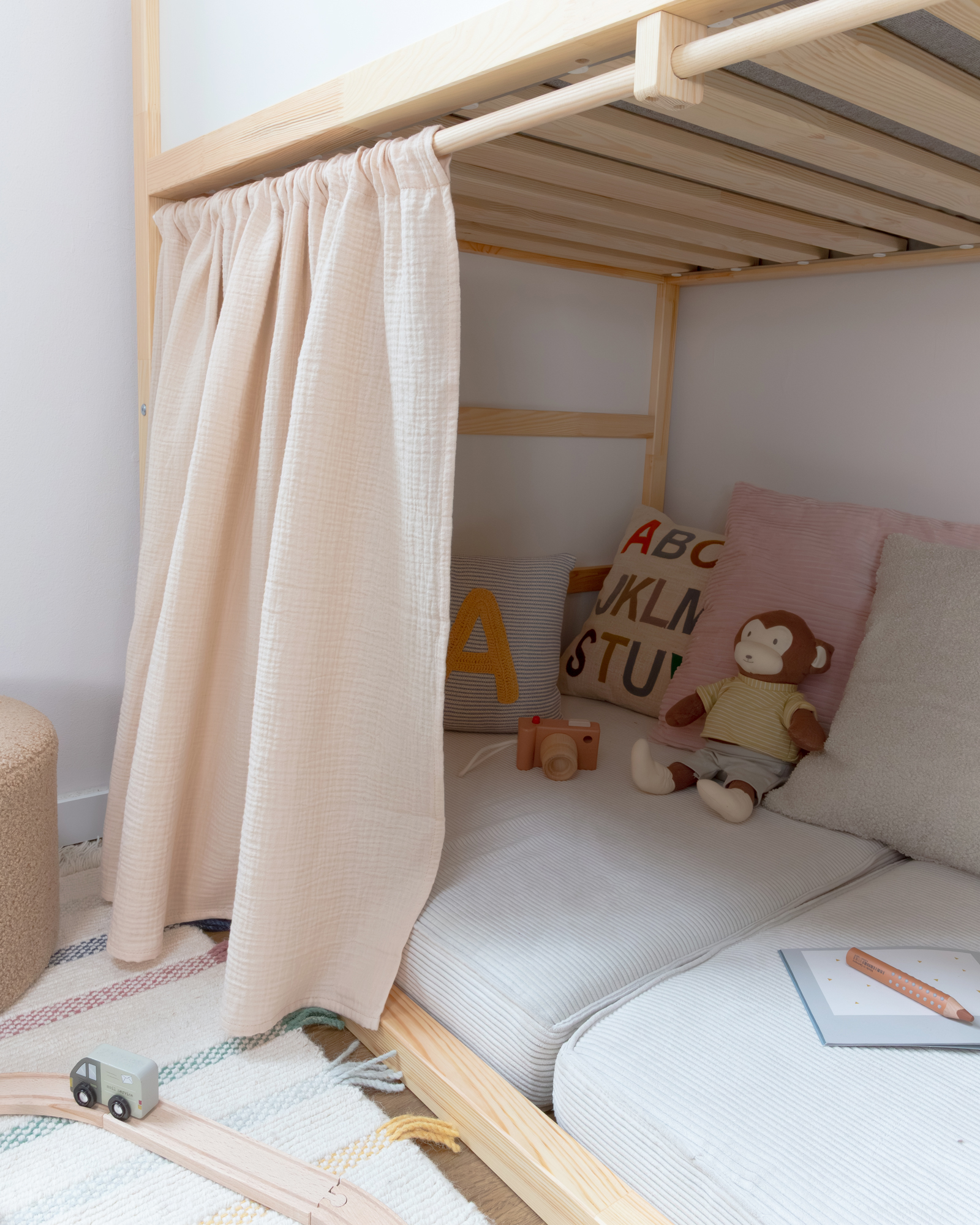 gardine ikea kura bett lille hule creme eins 2