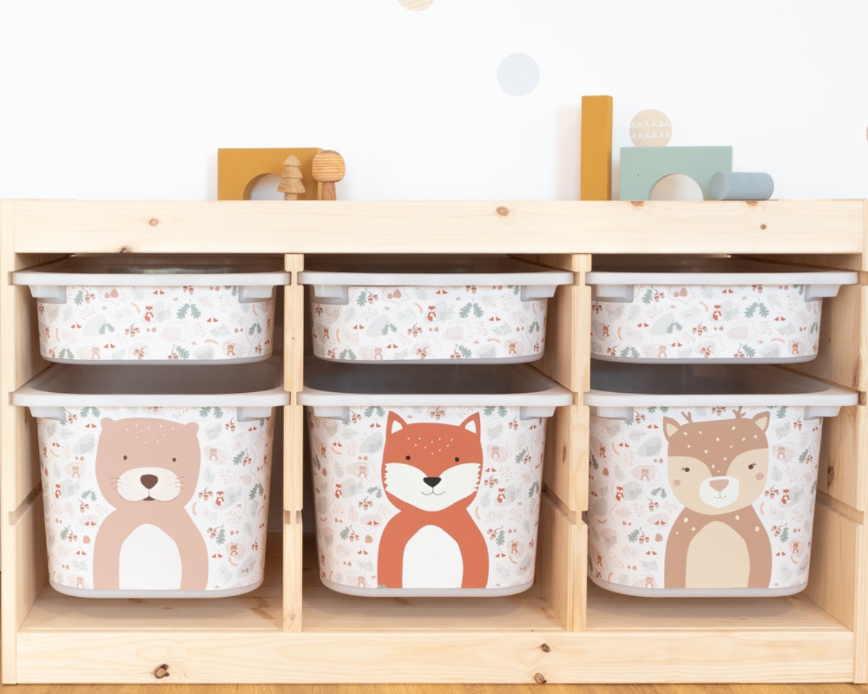 Kinderzimmer Tiere Klebefolie für das Ikea Trofast Regal Ein Ikea Trofast Regal mit passender Klebefolie von Limmaland mit Tiermotiven für das Kinderzimmer Tiere: Waldtiere