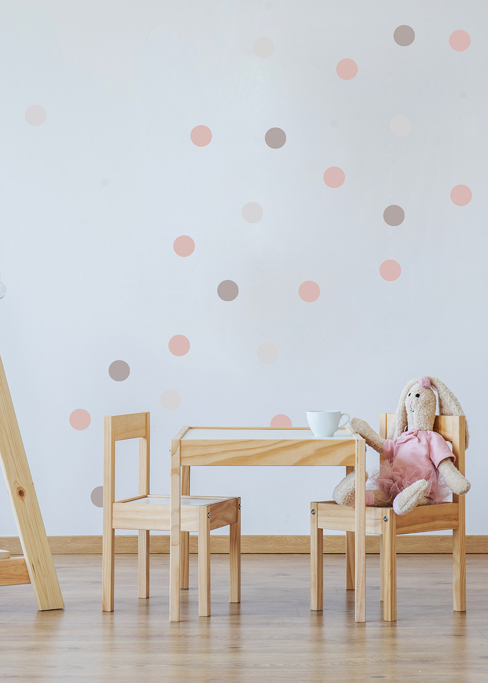 Wandsticker Polka Dots rosa grau Beispiel mit Sitzecke