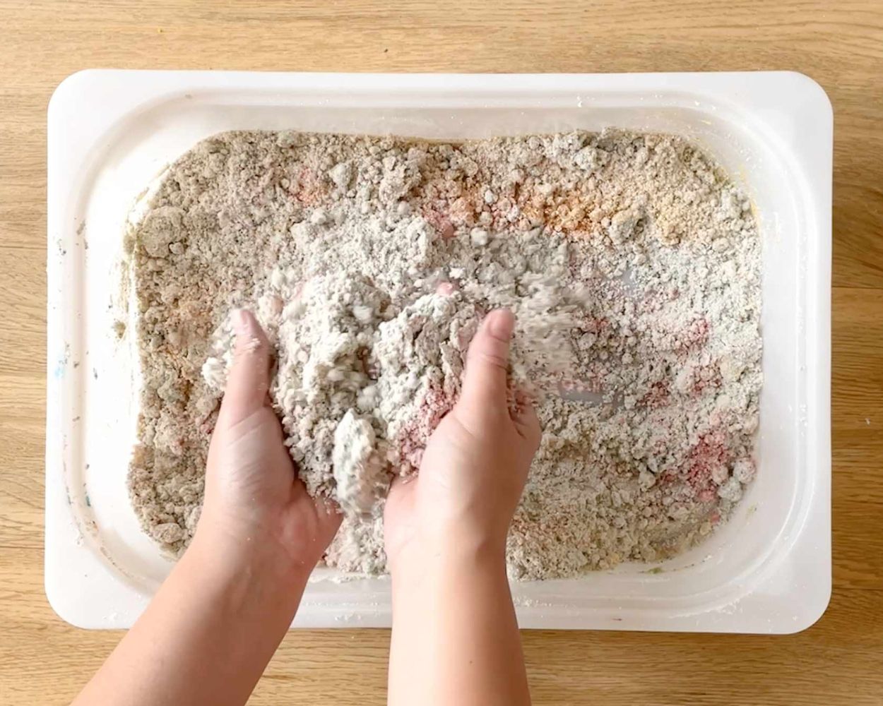 Kinetic Sand, Ensemble de jeu sirène en cristal, 481 g de sable de jeu, sable doré scintillant, rangement et outils, jouets sensoriels pour enfants à partir de 3 ans Kinetic Sand, Ensemble de jeu sirène en cristal, 481 g de sable de jeu, sable doré scintillant, rangement et outils, jouets sensoriels pour enfants à partir de 3 ans